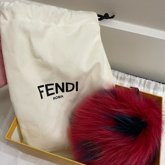 Fendi fur key chain - Picture 5 of 9